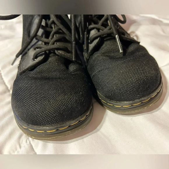 Dr Martens JUNIOR COMBS EXTRA TOUGH POLY CASUAL BOOTS size 4 - Picture 4 of 9